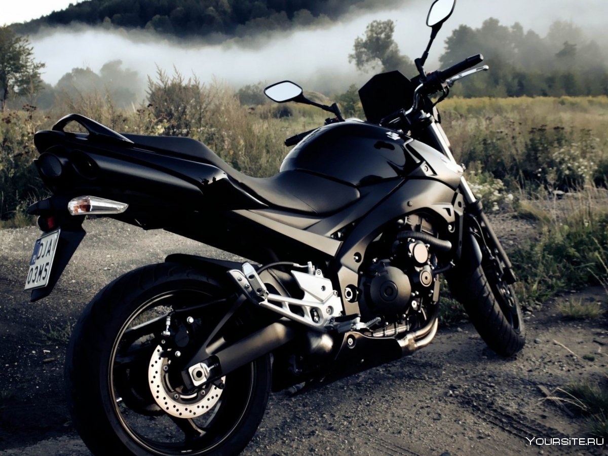 Suzuki GSR 600 Black