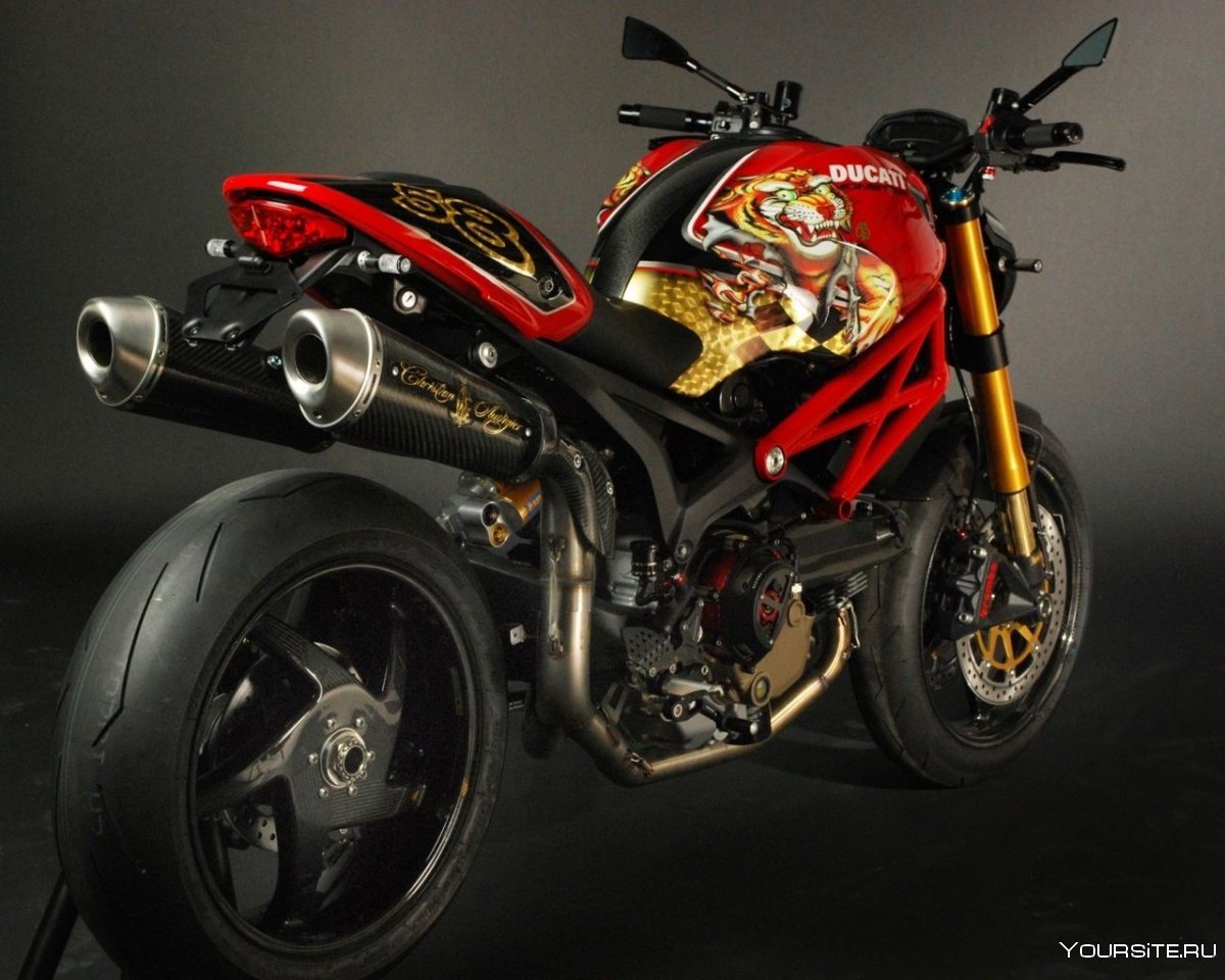 Suzuki GSX 1400 Custom