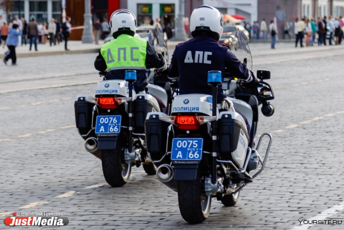 Полицейский мотоциклы в Питере