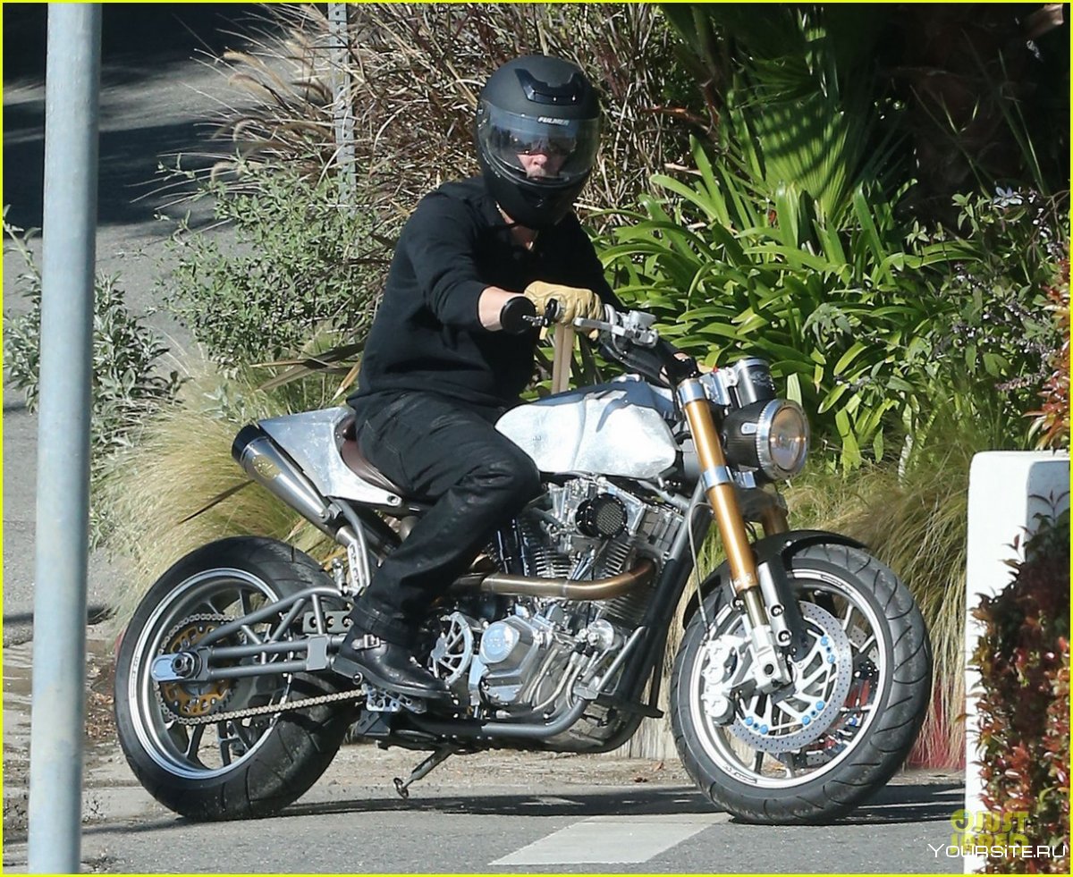 Brad Pitt Motorcycle Delonghi