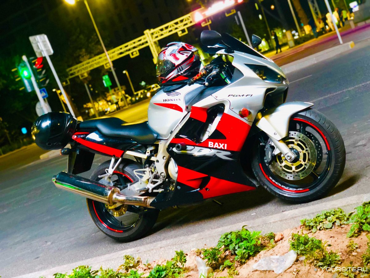 Ехать мотоциклы в Куйбышеве