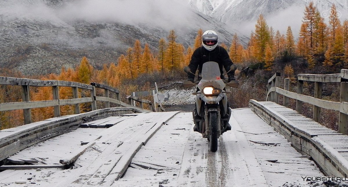 Мотоцикл на зимней дороге