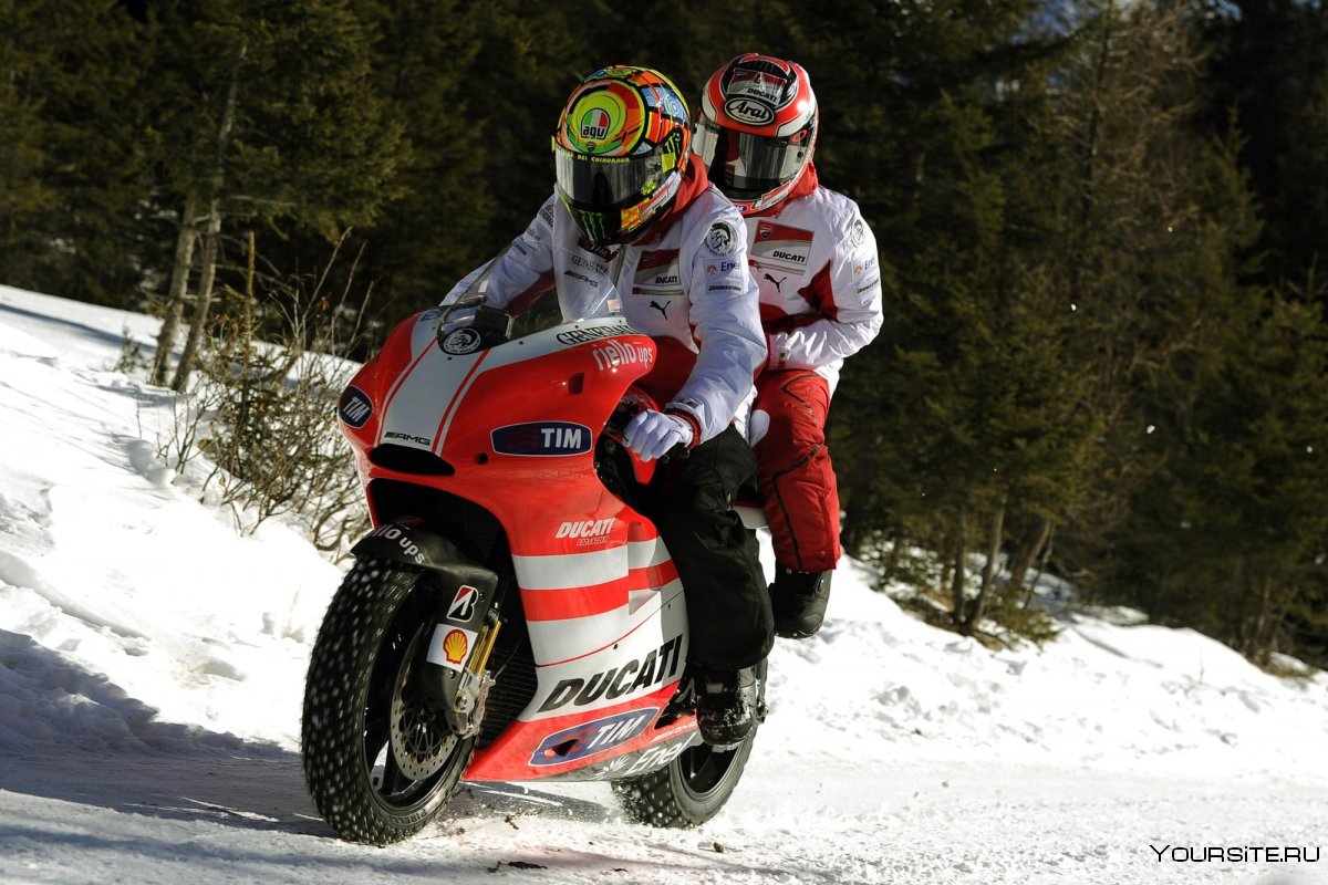 Зимние гонки на мотоциклах