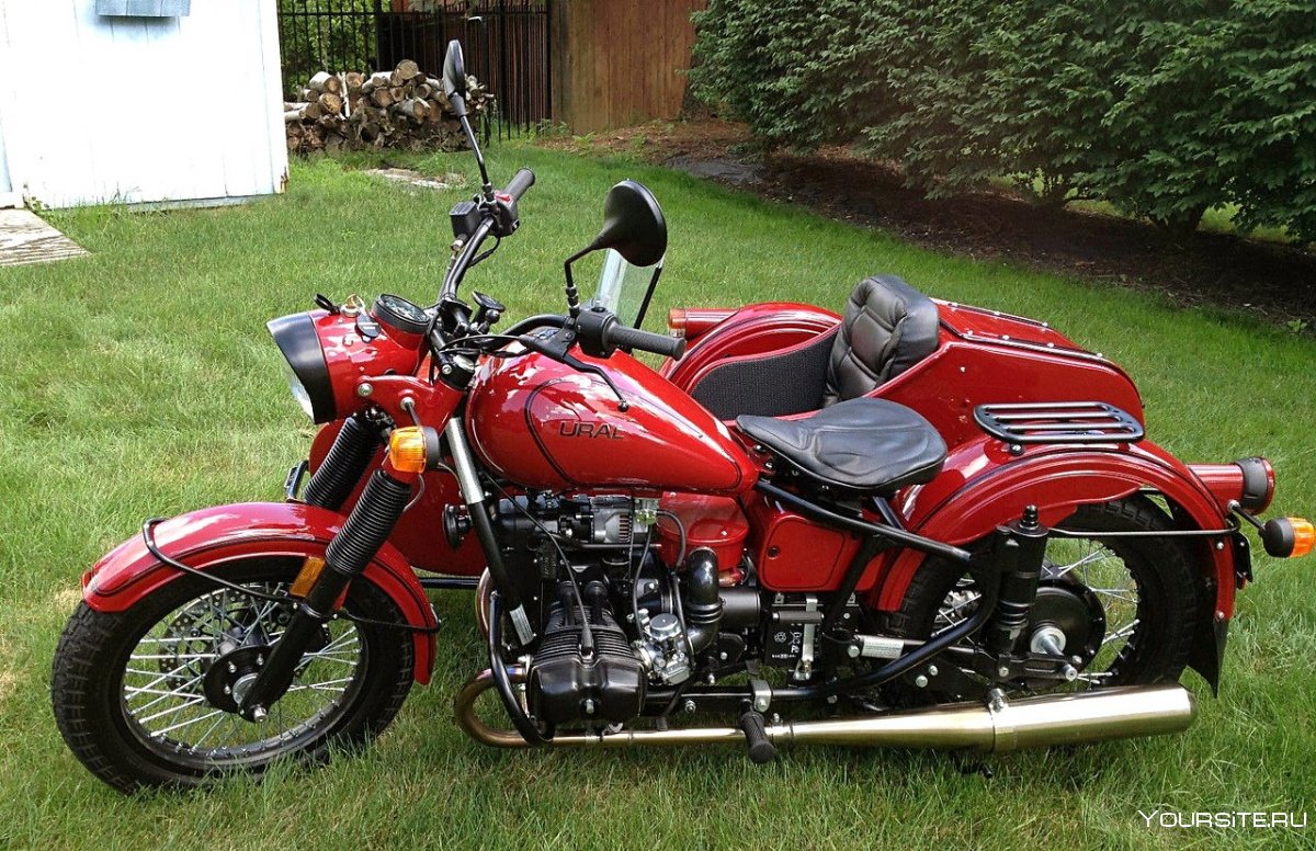 Мотоцикл Урал красный