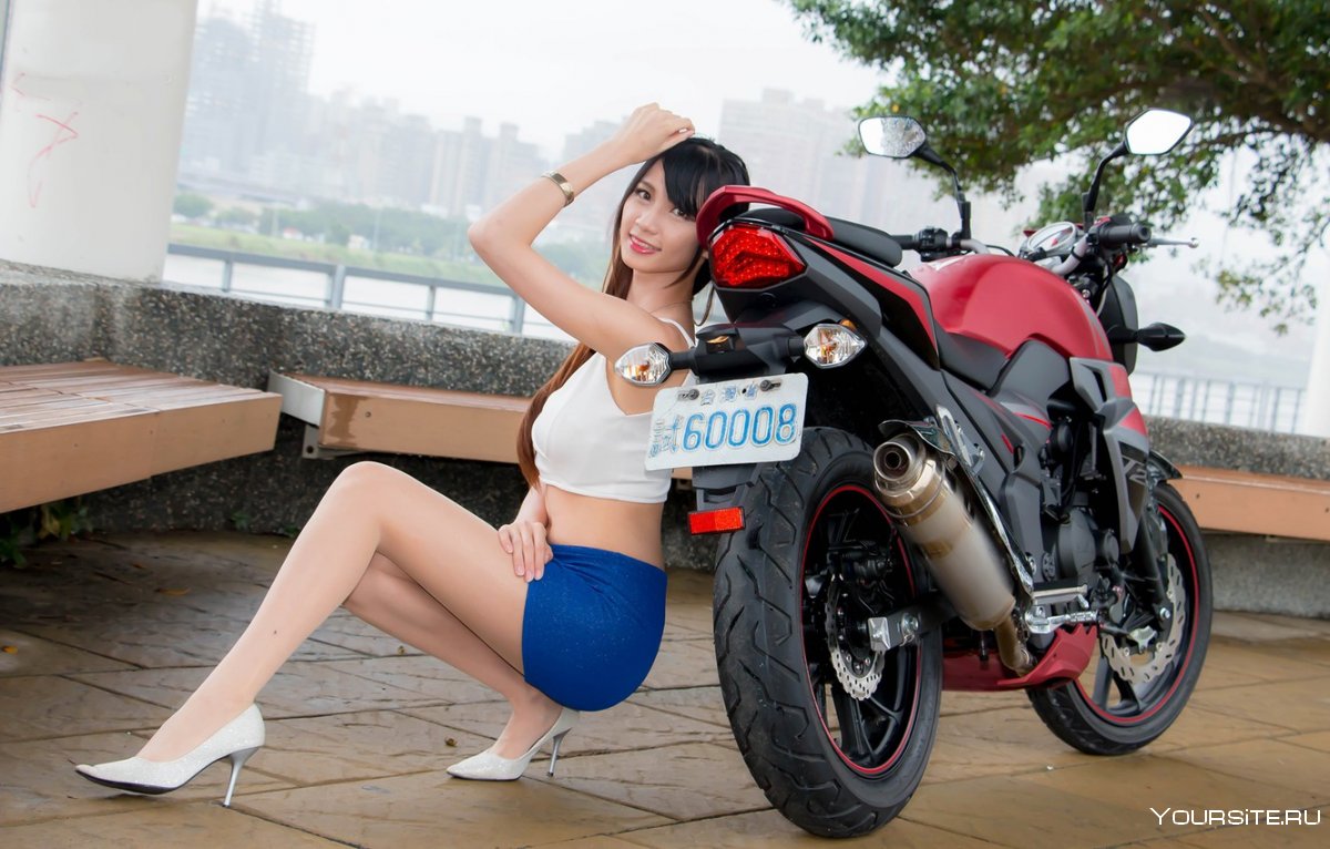 Азиатские девушки мотоцикл
