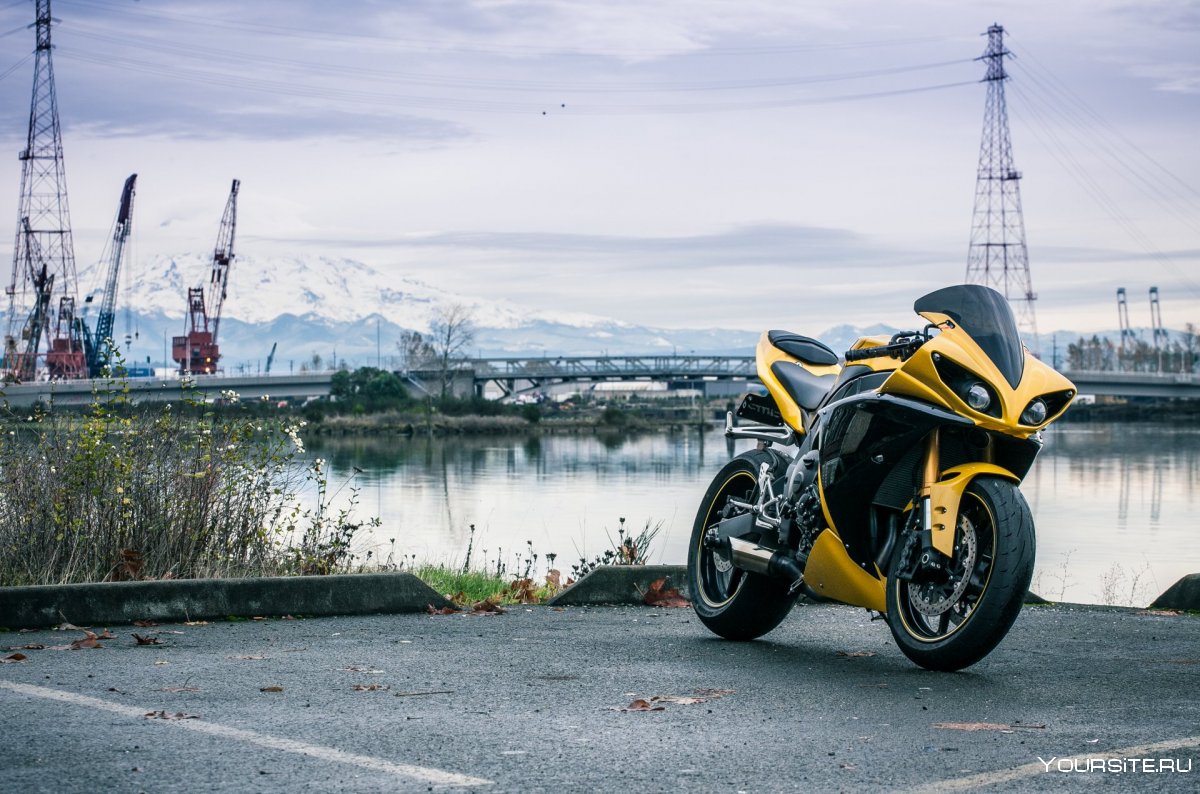 Yamaha YZF-r1 желтый