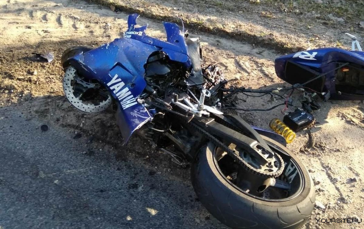 Разбитый мотоцикл рейсер 110
