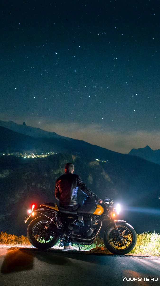 Мотоциклист ночью
