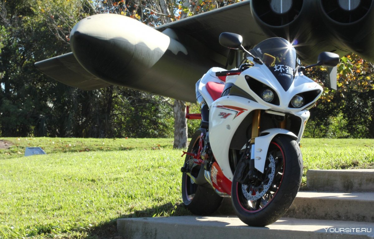 Yamaha YZF r1 White