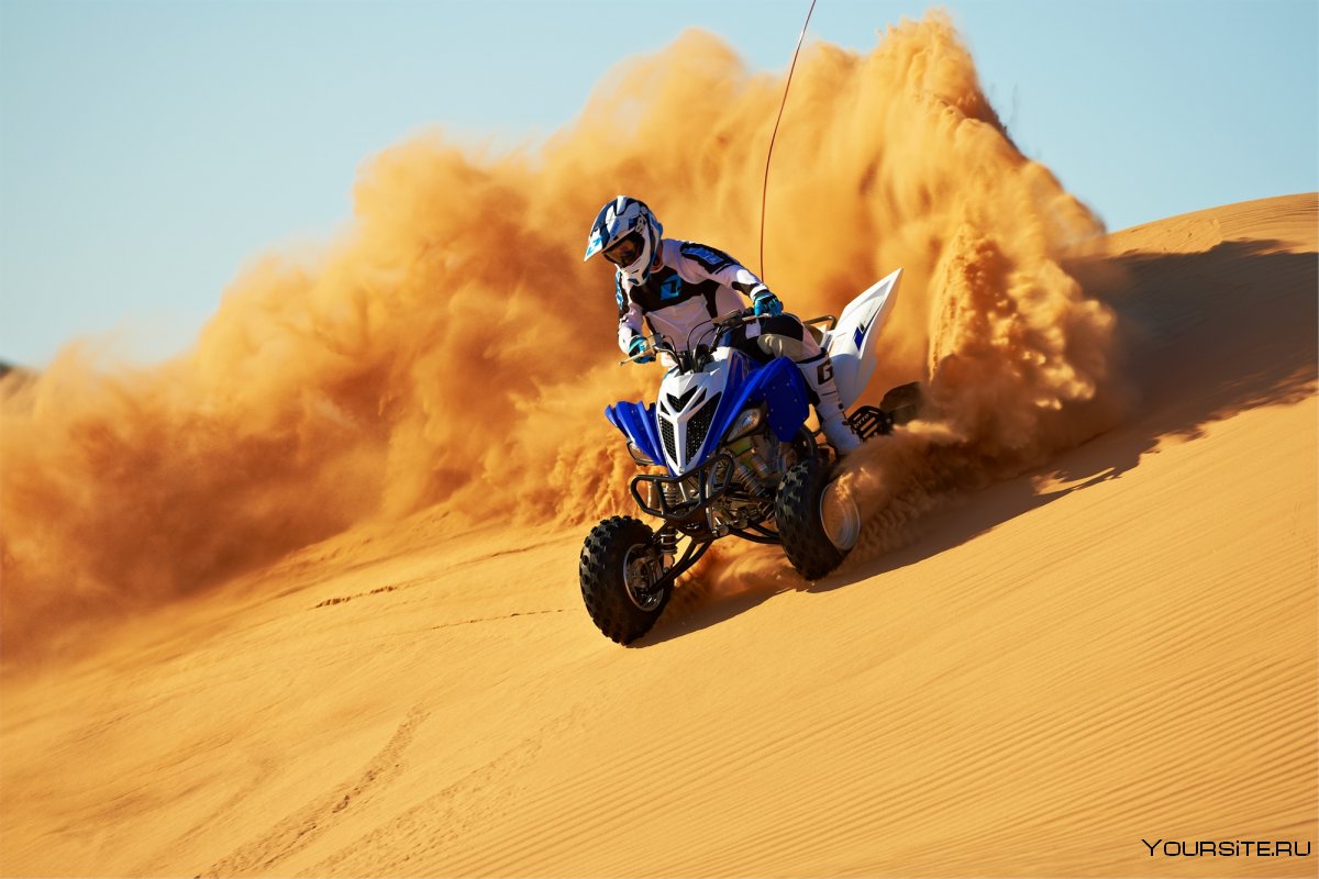 Квадроцикл в пустыне