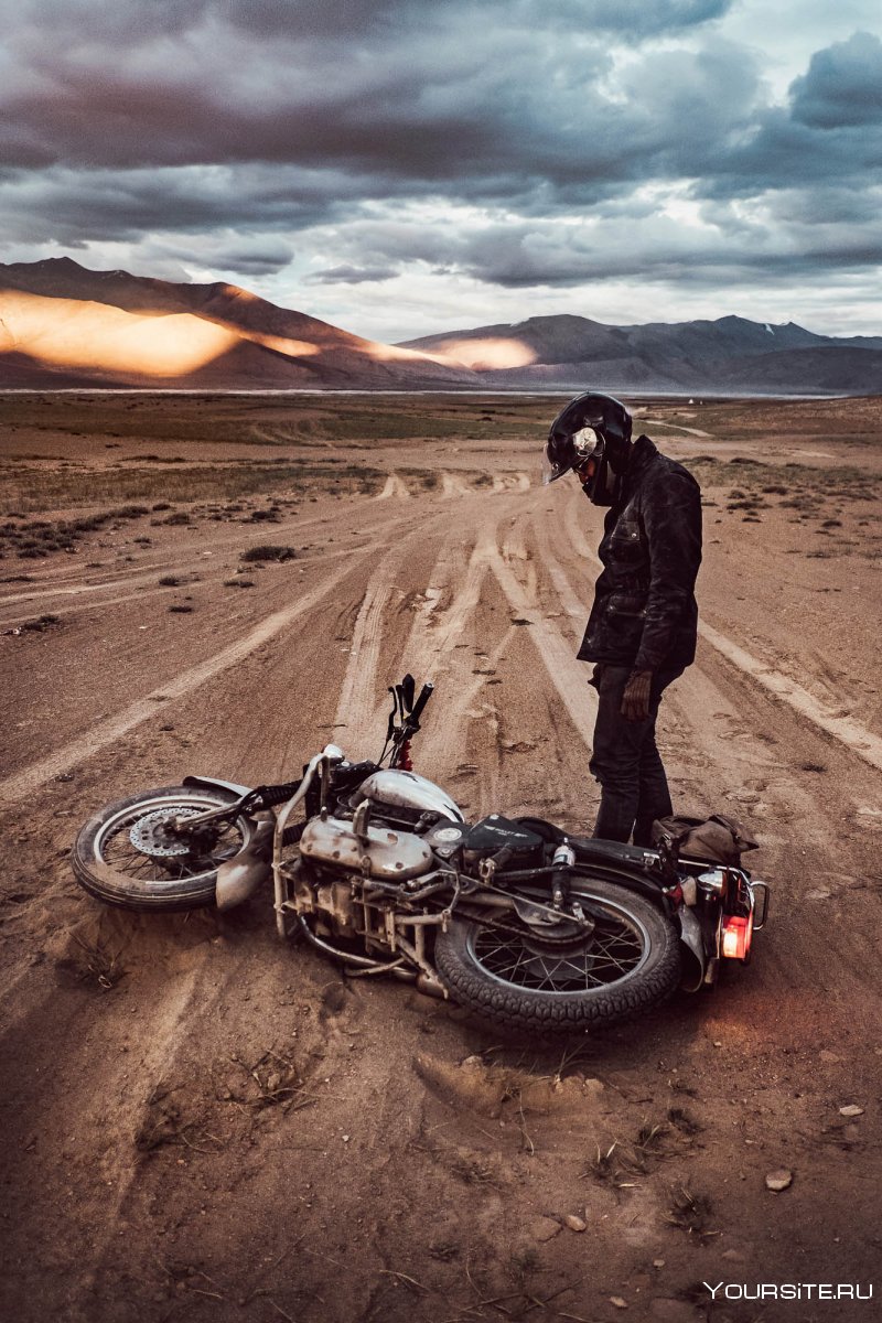 Пустынный мотоцикл