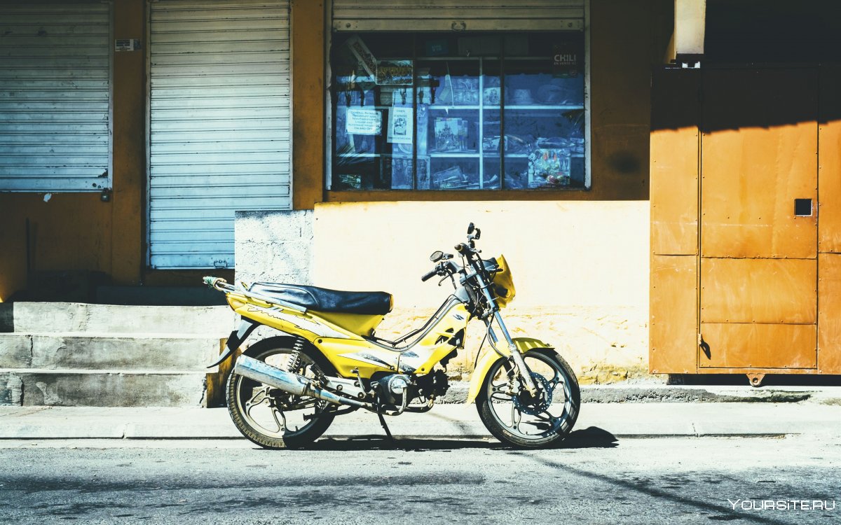 Мотоцикл на улице