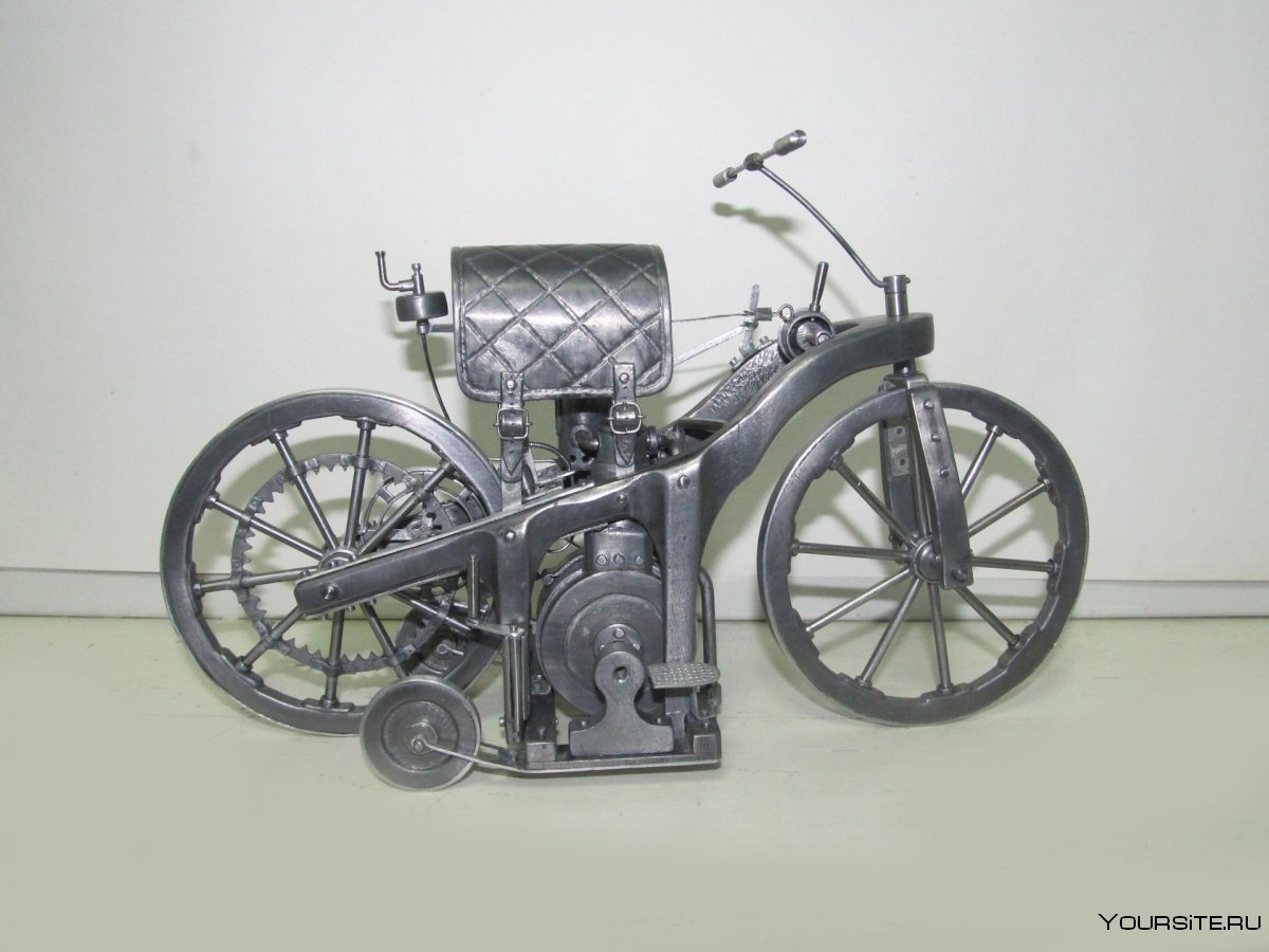 Мотоцикл Даймлера с ДВС 1885 года