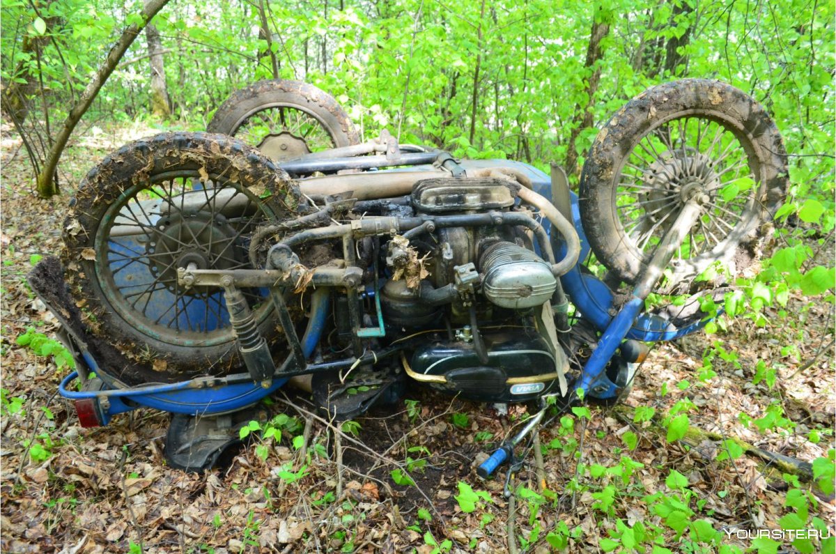 Синий мотоцикл Урал авария