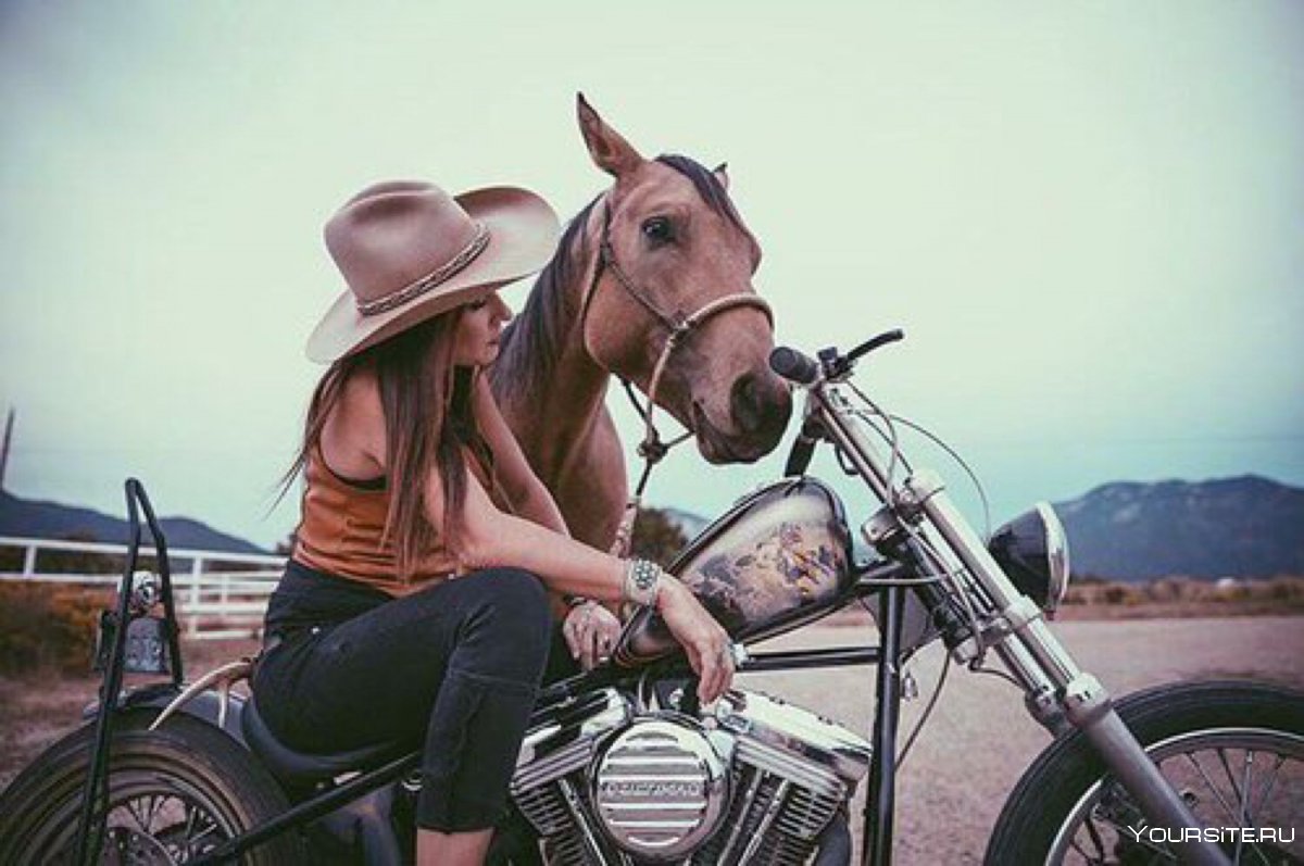 Фотосессия с лошадью и мотоциклом