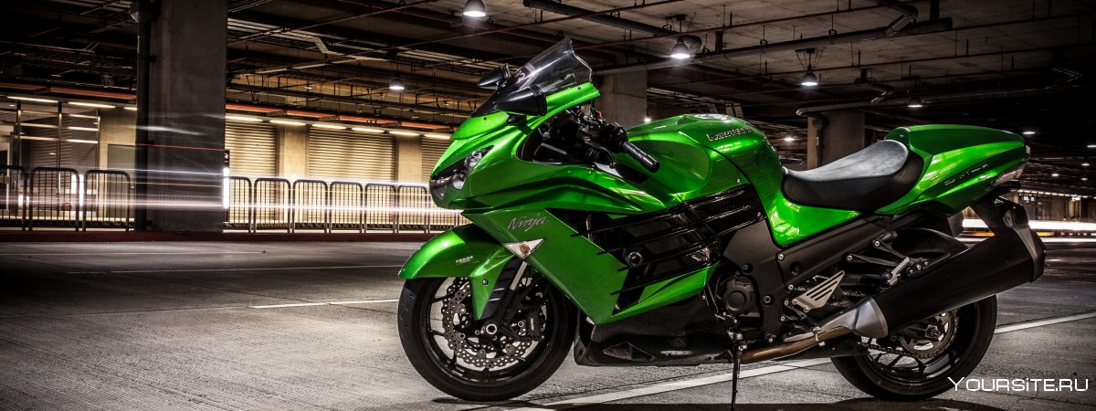 Тёмно-зелёный мотоцикл Кавасаки