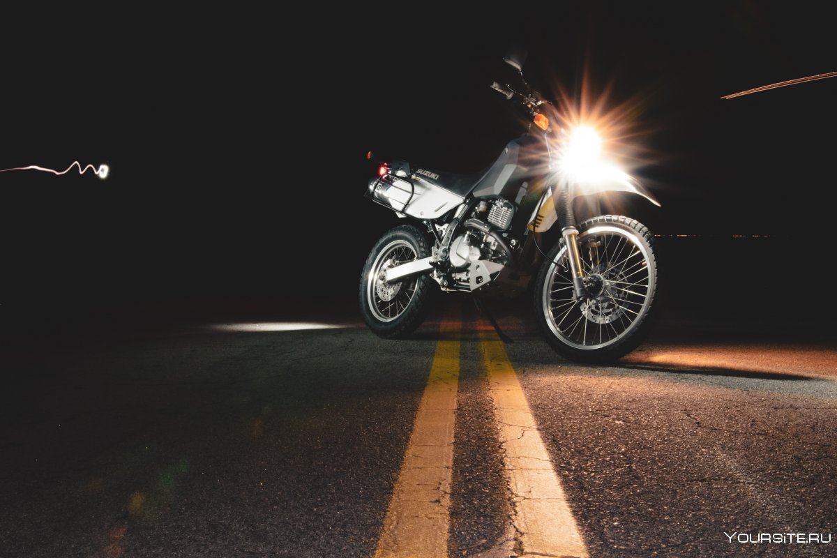 Свет от фар мотоцикла