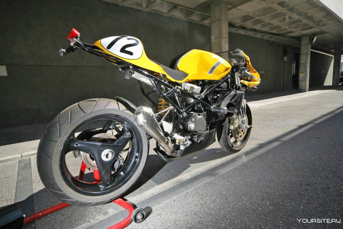 Спортивный стрит Ducati