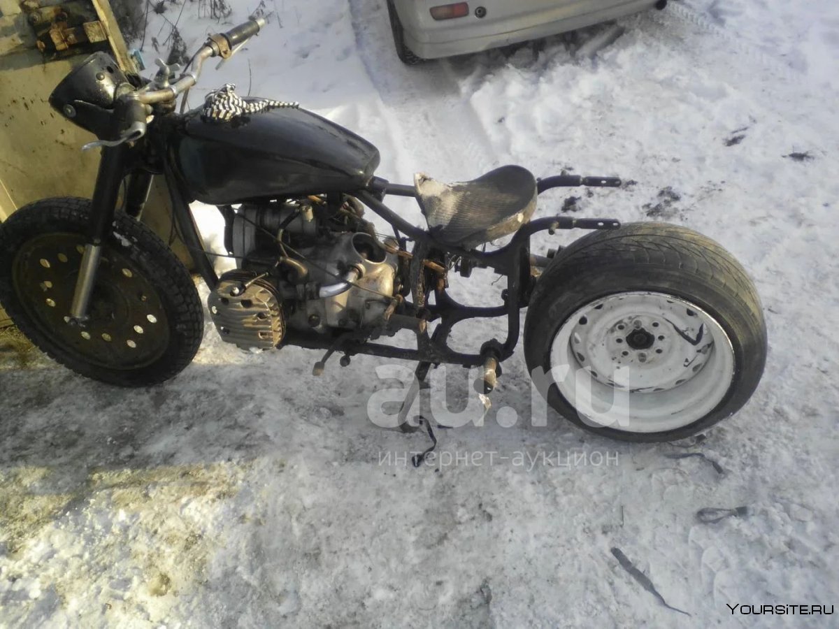 Перекрашенный мотоцикл Урал