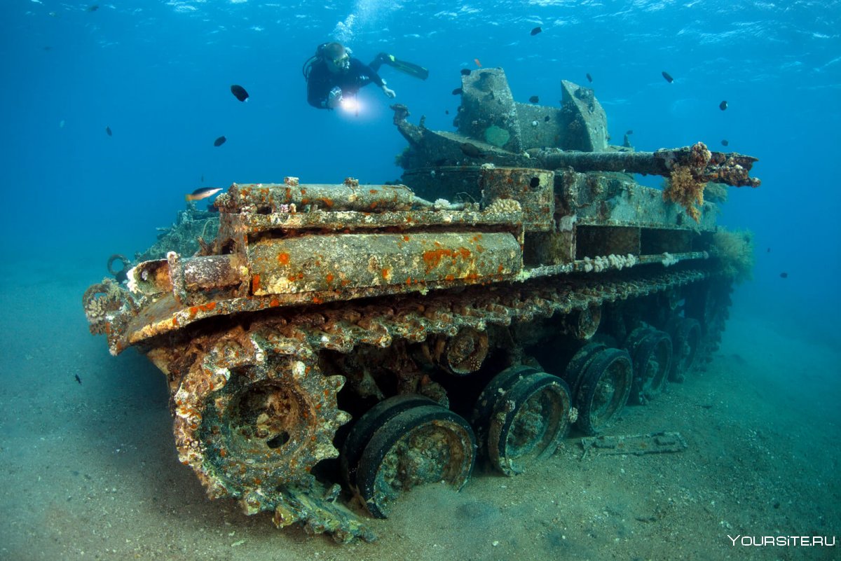Затонувшие танки в заливе Акаба