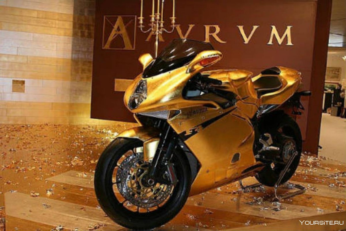 Мотоцикл золотого цвета