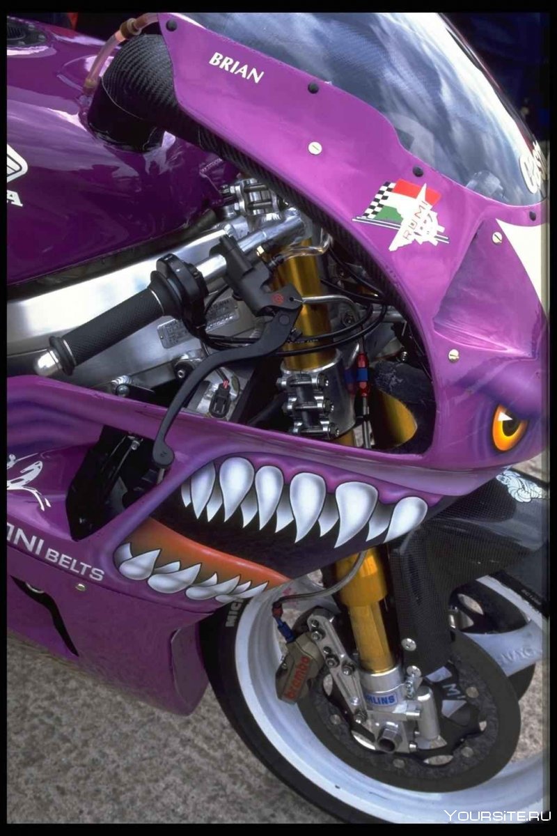 Гоночный мотоцикл фиолетовый