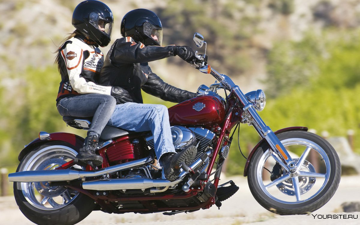 Harley Davidson Rocker c FXCWC