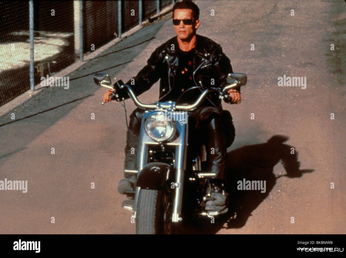 Арнольд Шварценеггер Терминатор на мотоцикле 1984