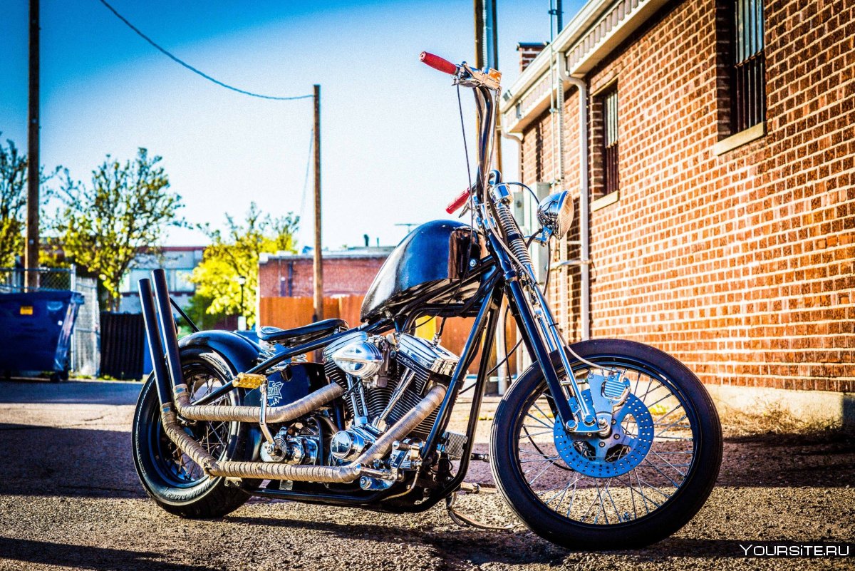 Мотоцикл Harley Davidson чоппер