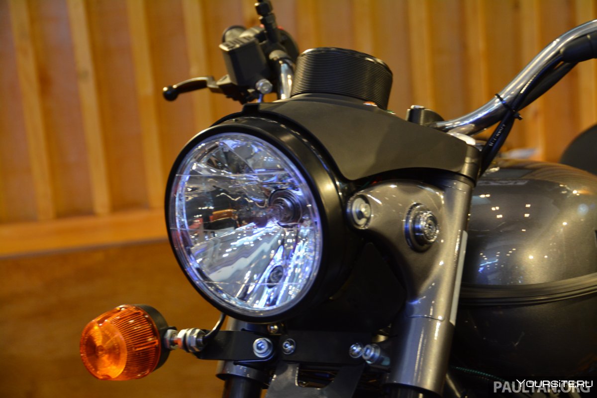 Светодиодная фара на мотоцикл Урал