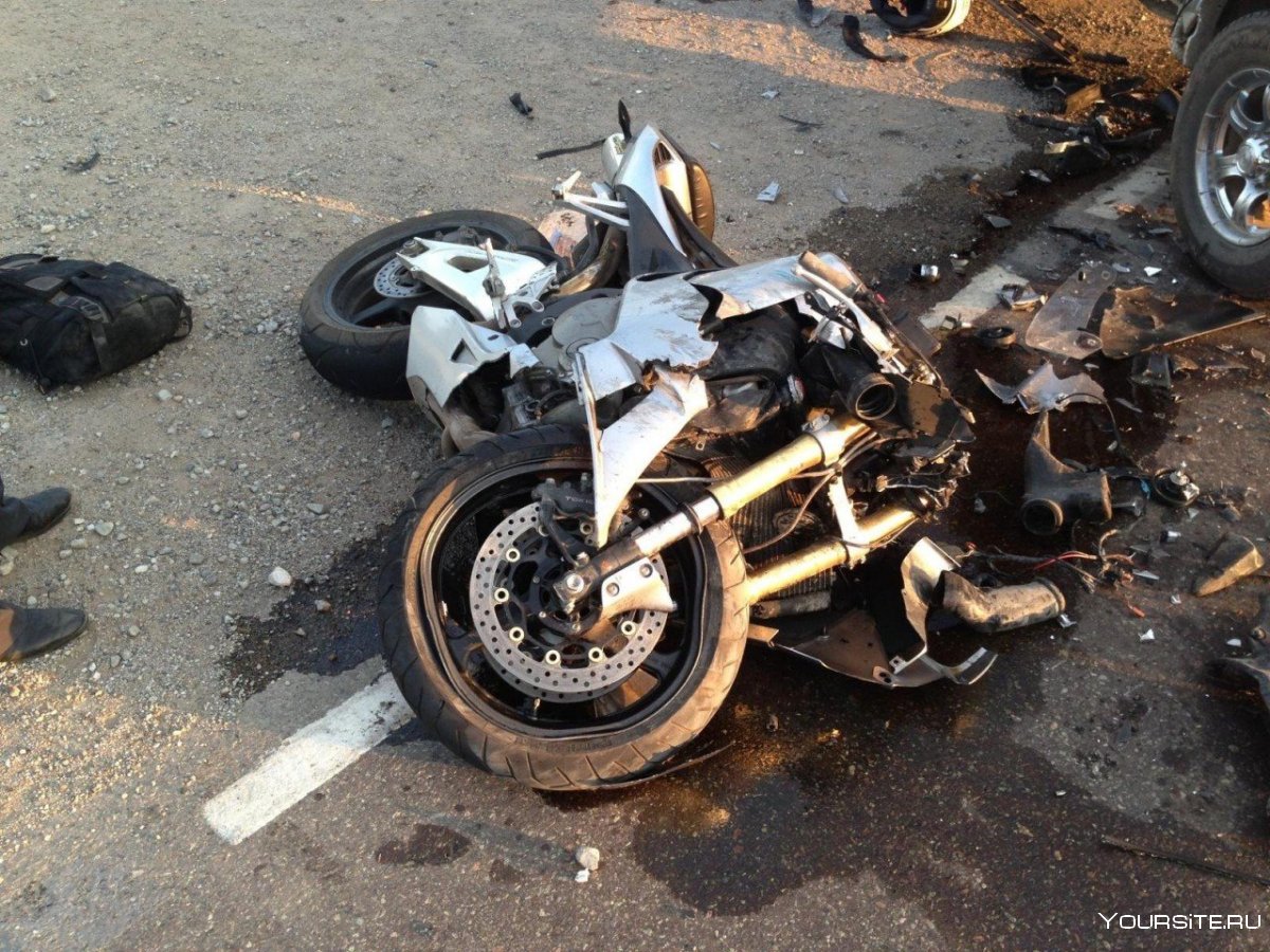 Разбитый мотоцикл Кавасаки