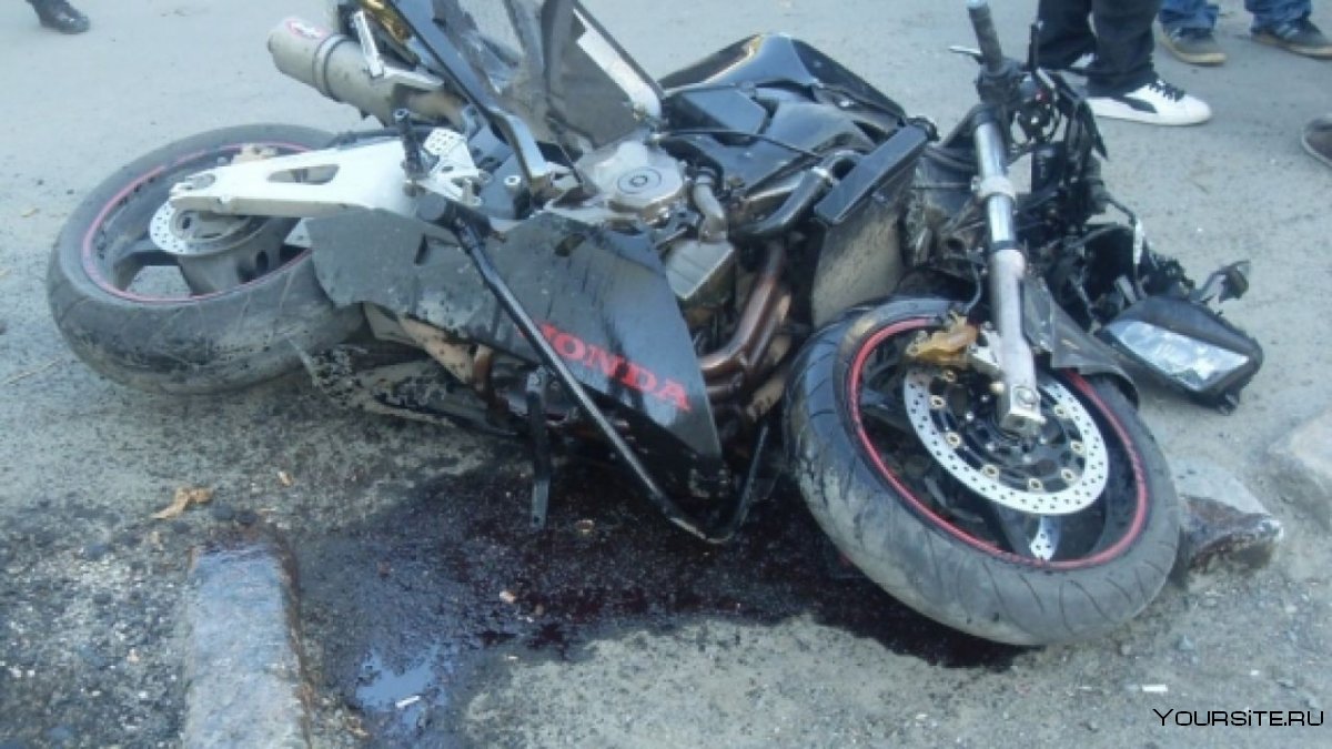 Авария разбитый мотоцикл вечер