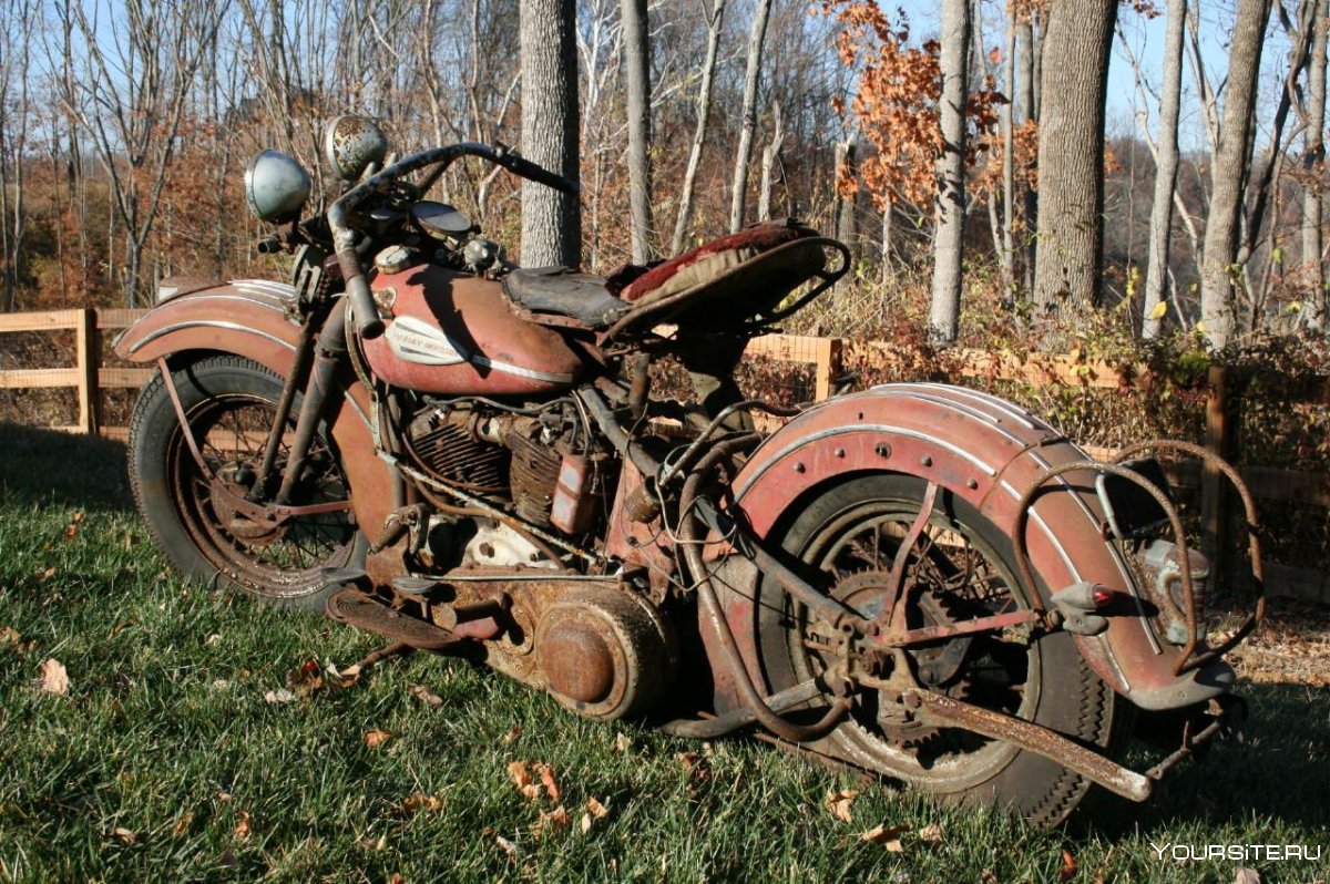 Старый Ржавый мотоцикл