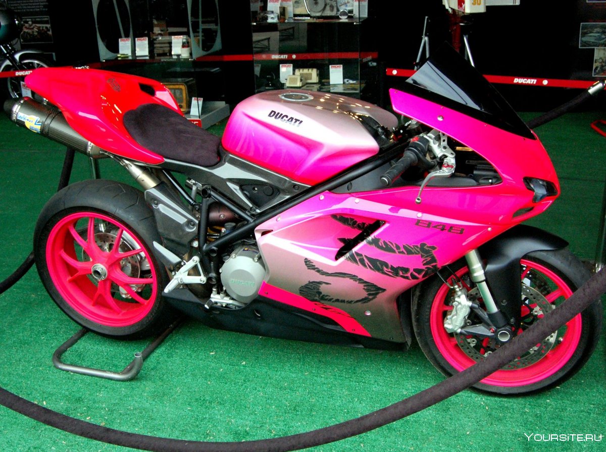Ducati 848 розовый