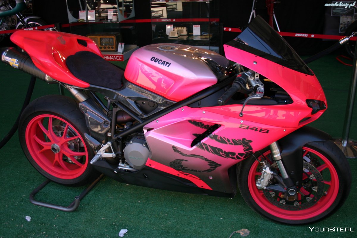 Дукати мотоцикл розовый