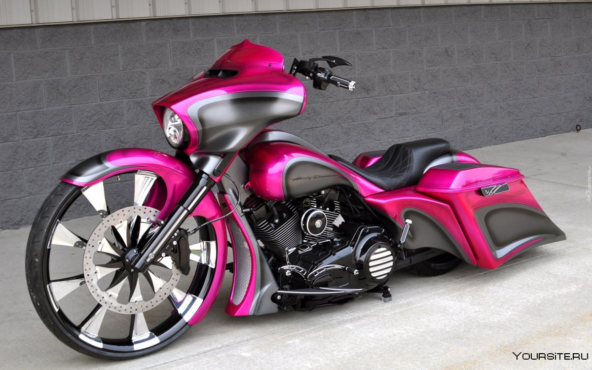 Мотоцикл Харлей Дэвидсон розовый