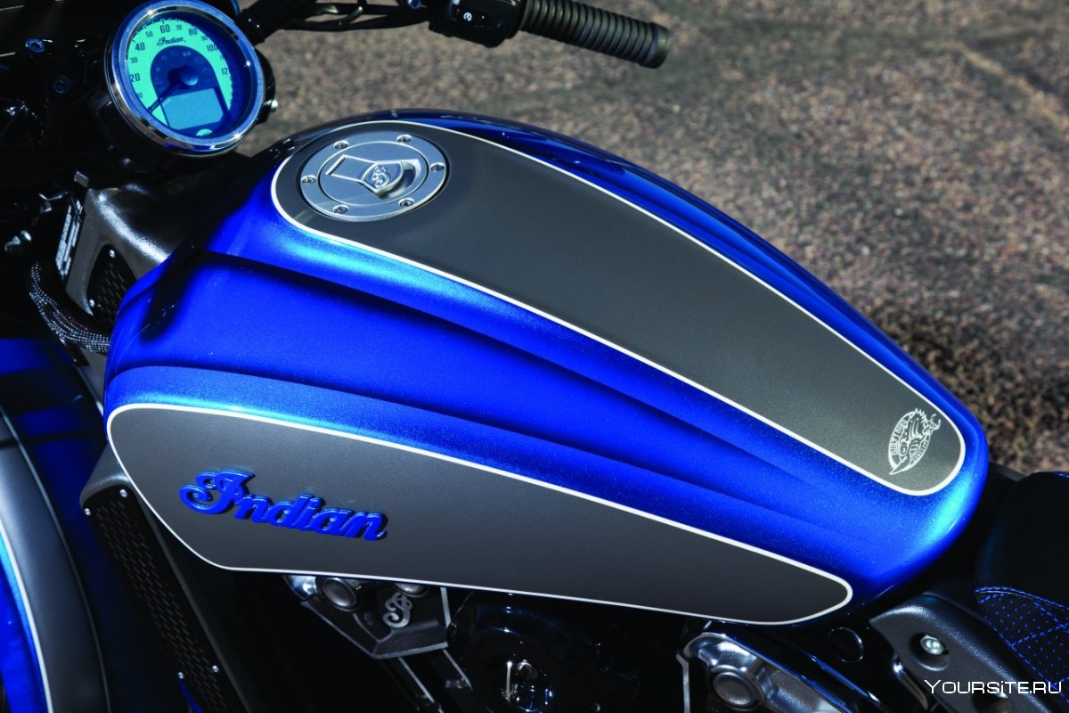 Канди синий на мотоцикле