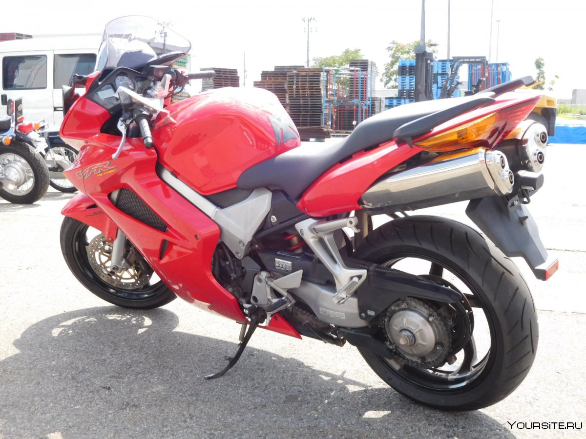 Мотоцикл Honda CBR 600 красный