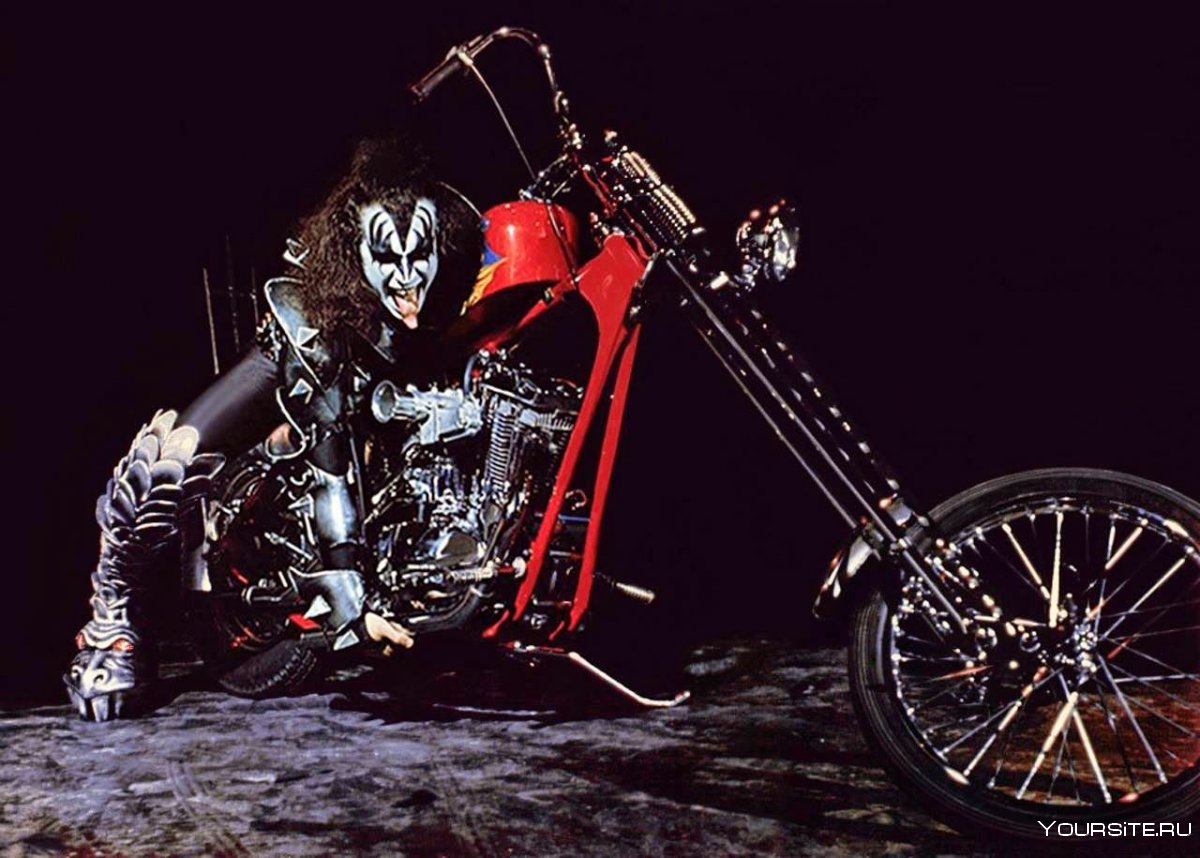 Группа Kiss на мотоцикл Harley-Davidson