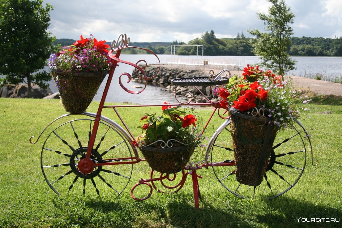 Велосипед цветник для сада