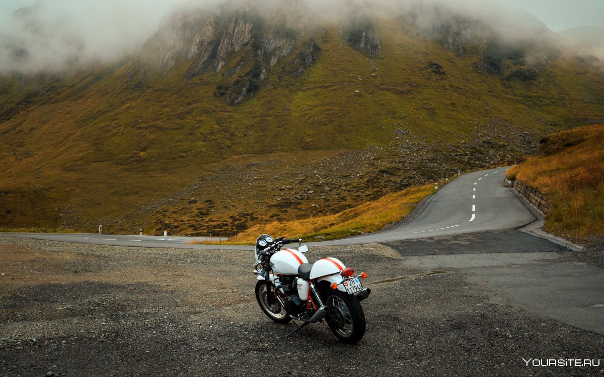 На дорожном мотоцикле в горах