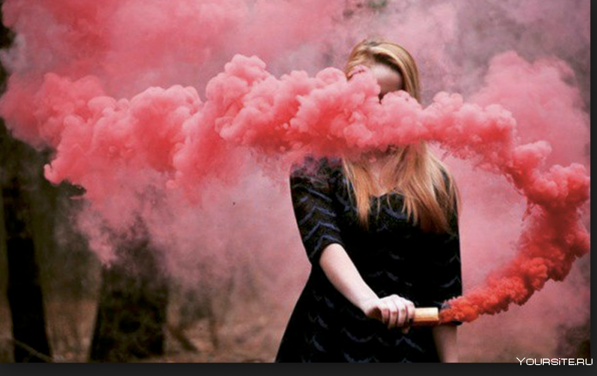 Девушка с цветным дымом без лица