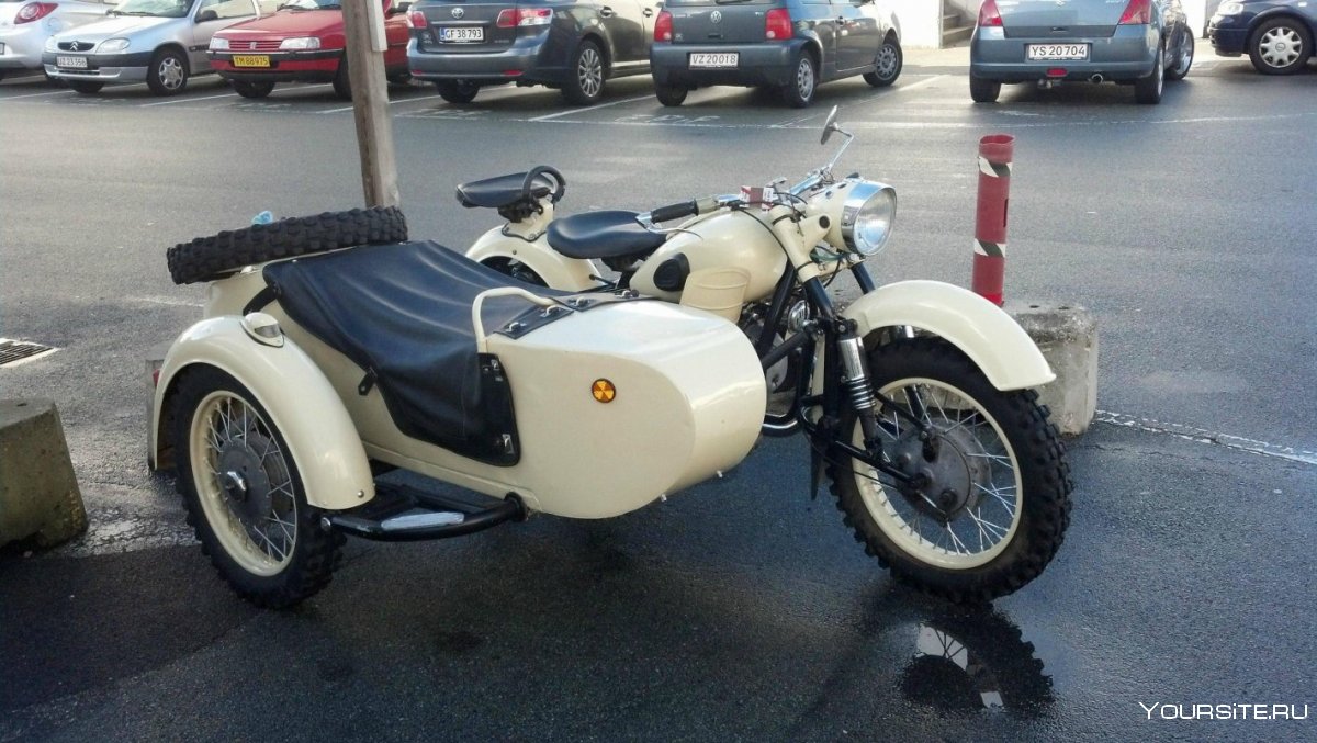 Мотоцикл Урал коричневый