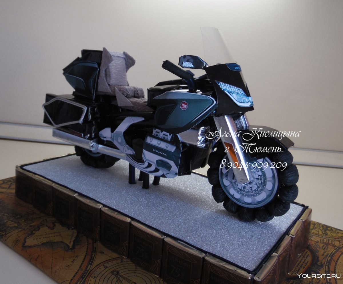 Мотоцикл Хонда из конфет