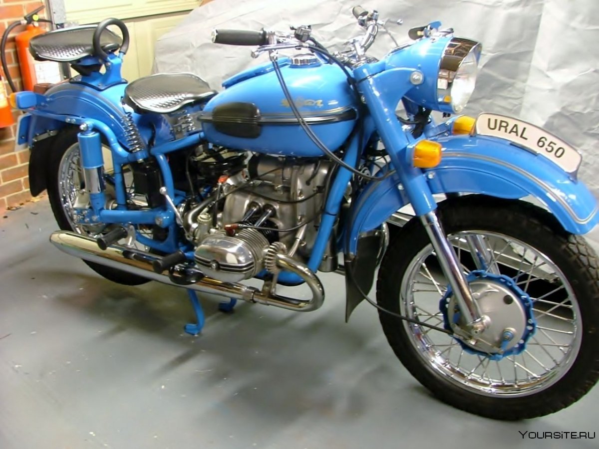 Синий мотоцикл Урал 8 103 10