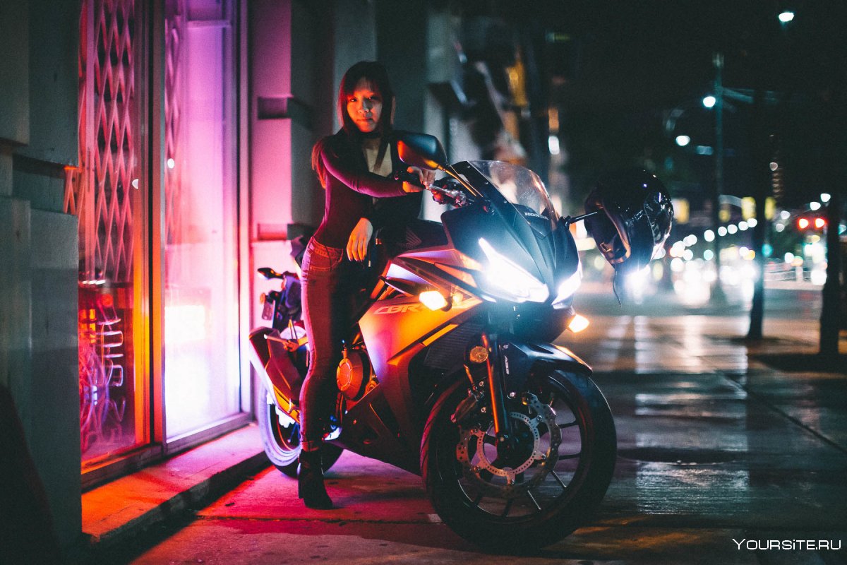 Мотоцикл ночью
