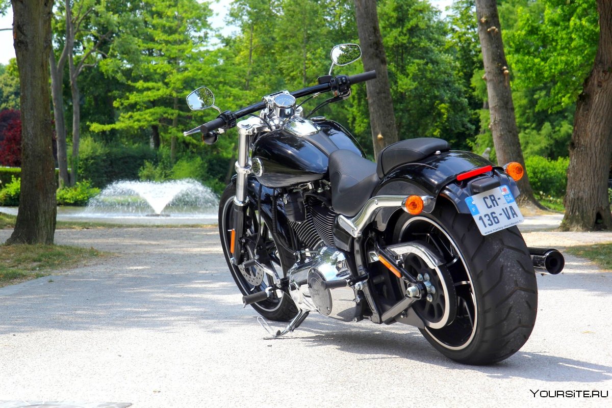 Мотоцикл Harley Davidson круизеры