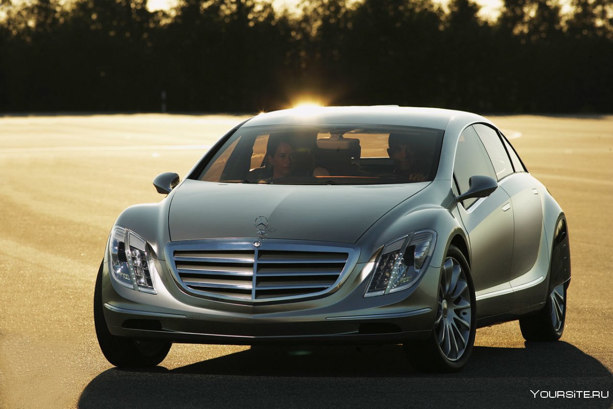 Mercedes-Benz f700