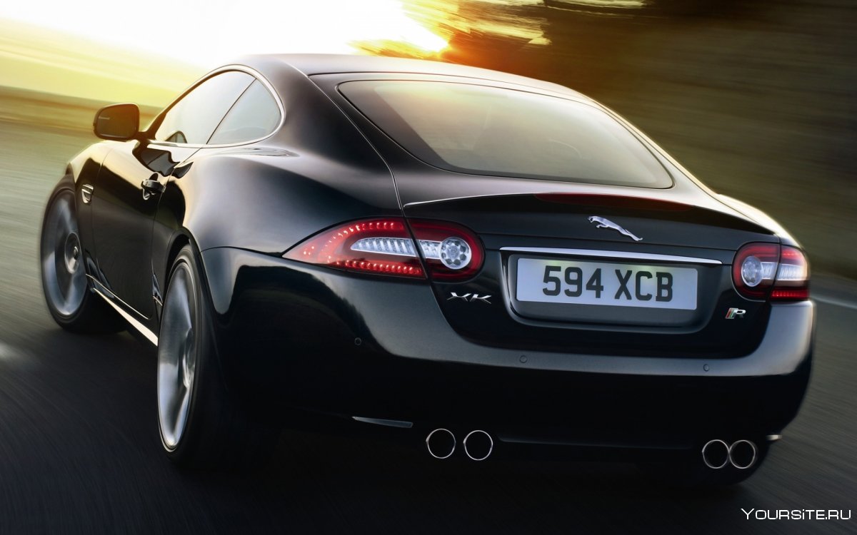 Jaguar XK сзади