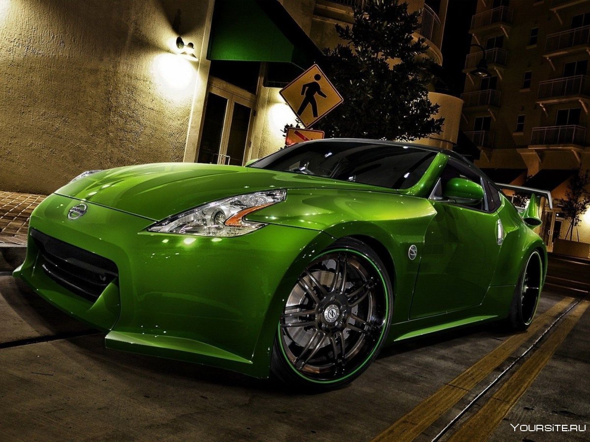 Nissan 370z зеленый